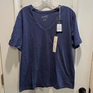 Short sleeve V-neck t-shirt Size Large